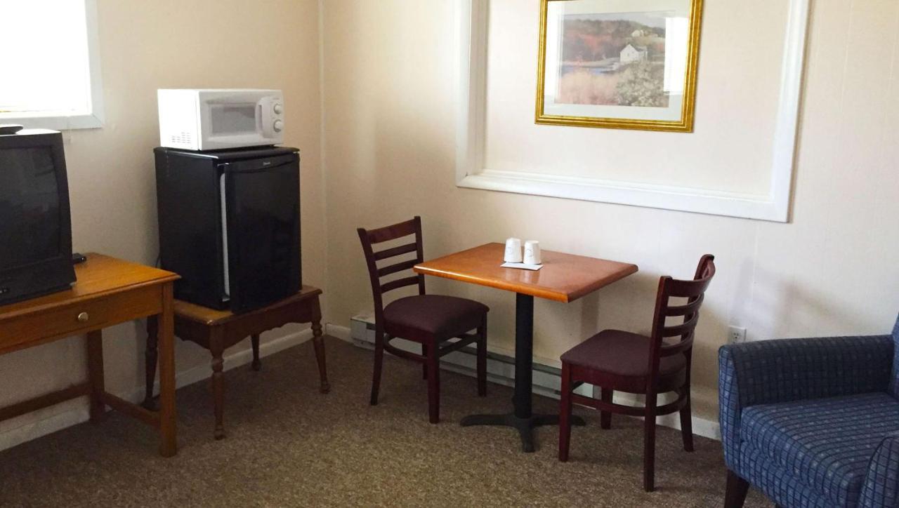 Country Place Inn And Suites White Haven Extérieur photo